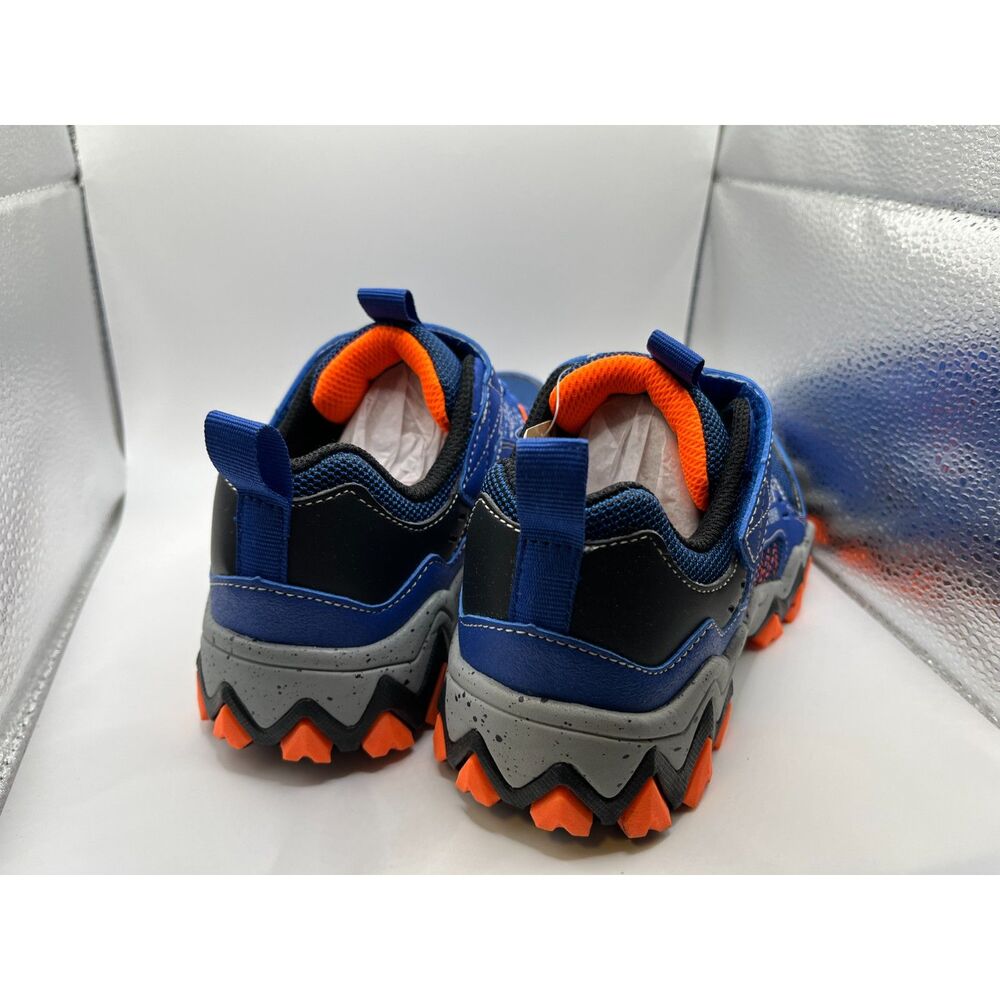 Skechers Unisex-Child Rugged Summits Sneaker Size 2 Kids